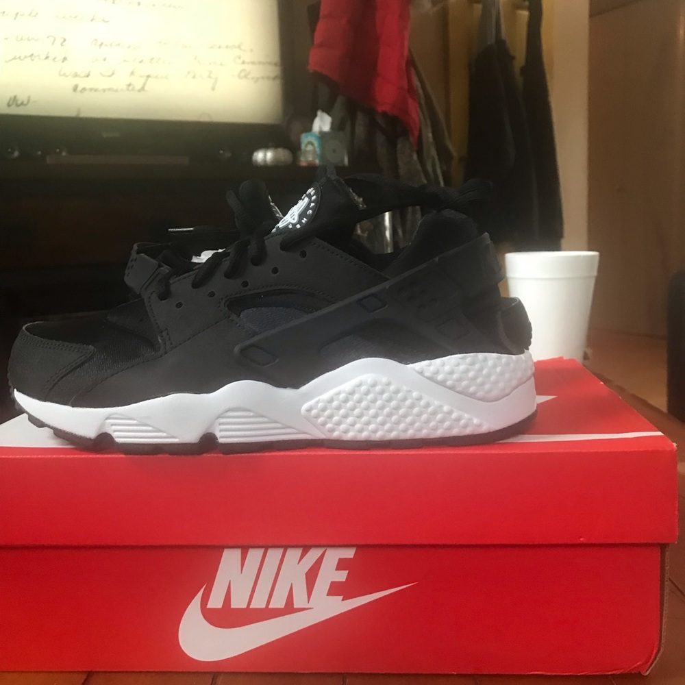 Nike Huarache Women size 9